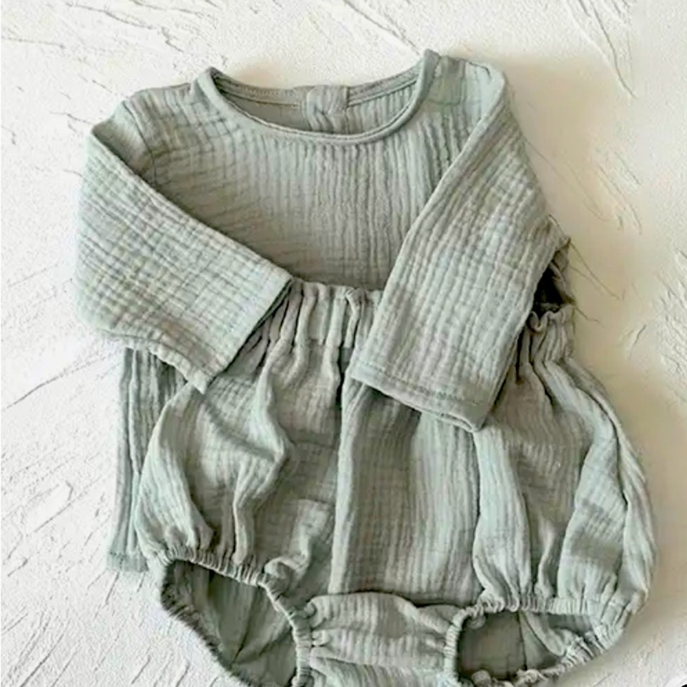 Baby bloomers and top